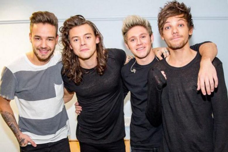 The Entire One Direction Boy Group banned from gambling in casino blackjack